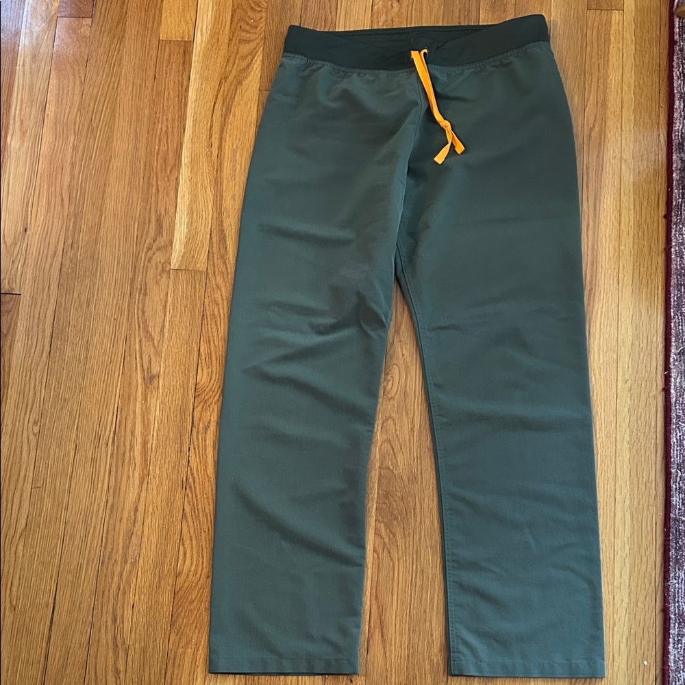 Figs Olive Livingston scrub pants and matching scrub top